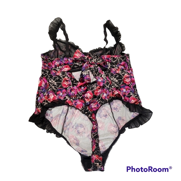 Torrid size 2 black floral satin ruffle bodysuit nwt - Picture 3 of 5